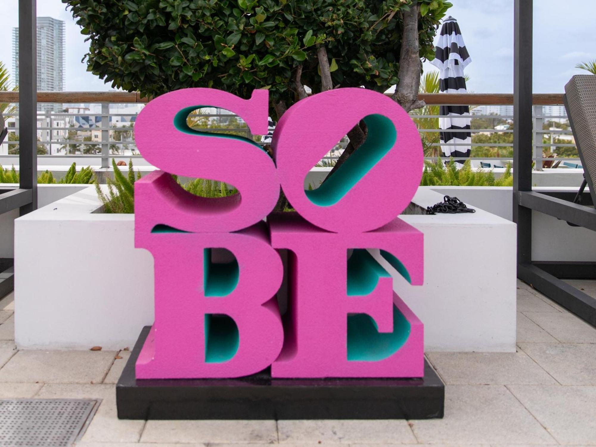 キンプトン アングラーズ ホテル マイアミビーチ エクステリア 写真 SOBE sculpture